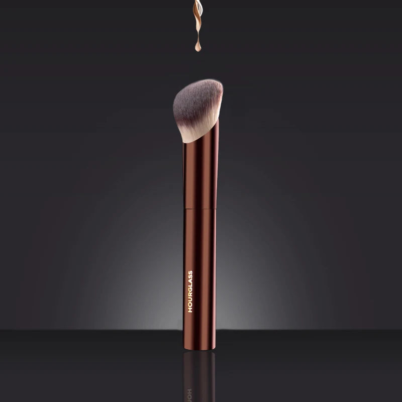 Brocha de Maquillaje Profesional para Base - Estilo Ambient Soft Glow (Pelo Sintético Suave y Mango Metálico)