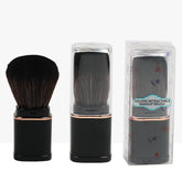 Brocha Retráctil de Maquillaje en presentación con cabezal retráctil y empaque, perfecta para llevar en tu bolso.