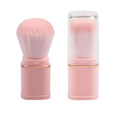 Brocha Retráctil de Maquillaje en presentación con cabezal retráctil y empaque, perfecta para llevar en tu bolso.