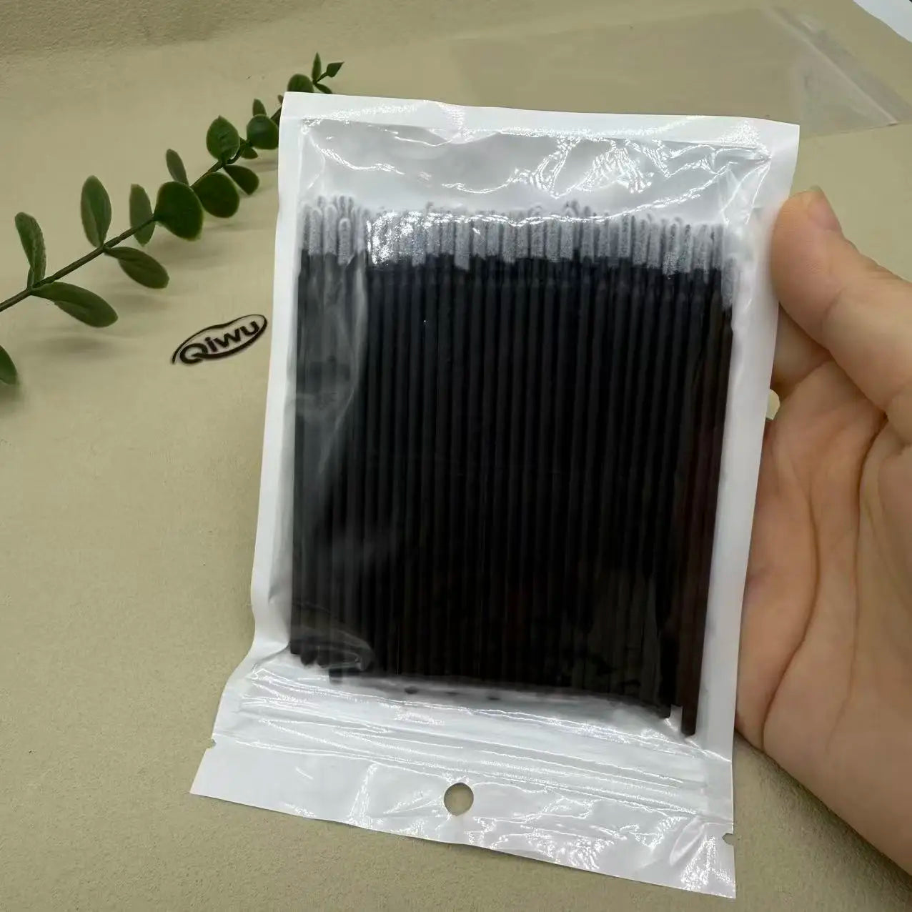 Pack de 100 Mini Bastoncillos de Algodón de Precisión (Microhisopos Ideales para Aplicación de Adhesivo de Pestañas y Maquillaje)