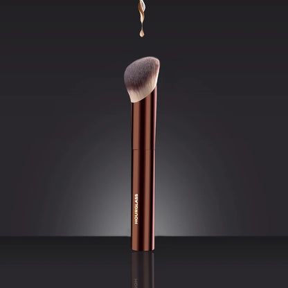 Brocha de Maquillaje Profesional para Base - Estilo Ambient Soft Glow (Pelo Sintético Suave y Mango Metálico)