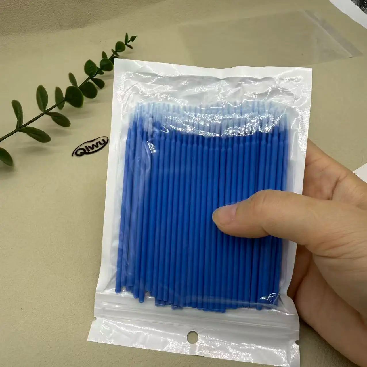 Pack de 100 Mini Bastoncillos de Algodón de Precisión (Microhisopos Ideales para Aplicación de Adhesivo de Pestañas y Maquillaje)