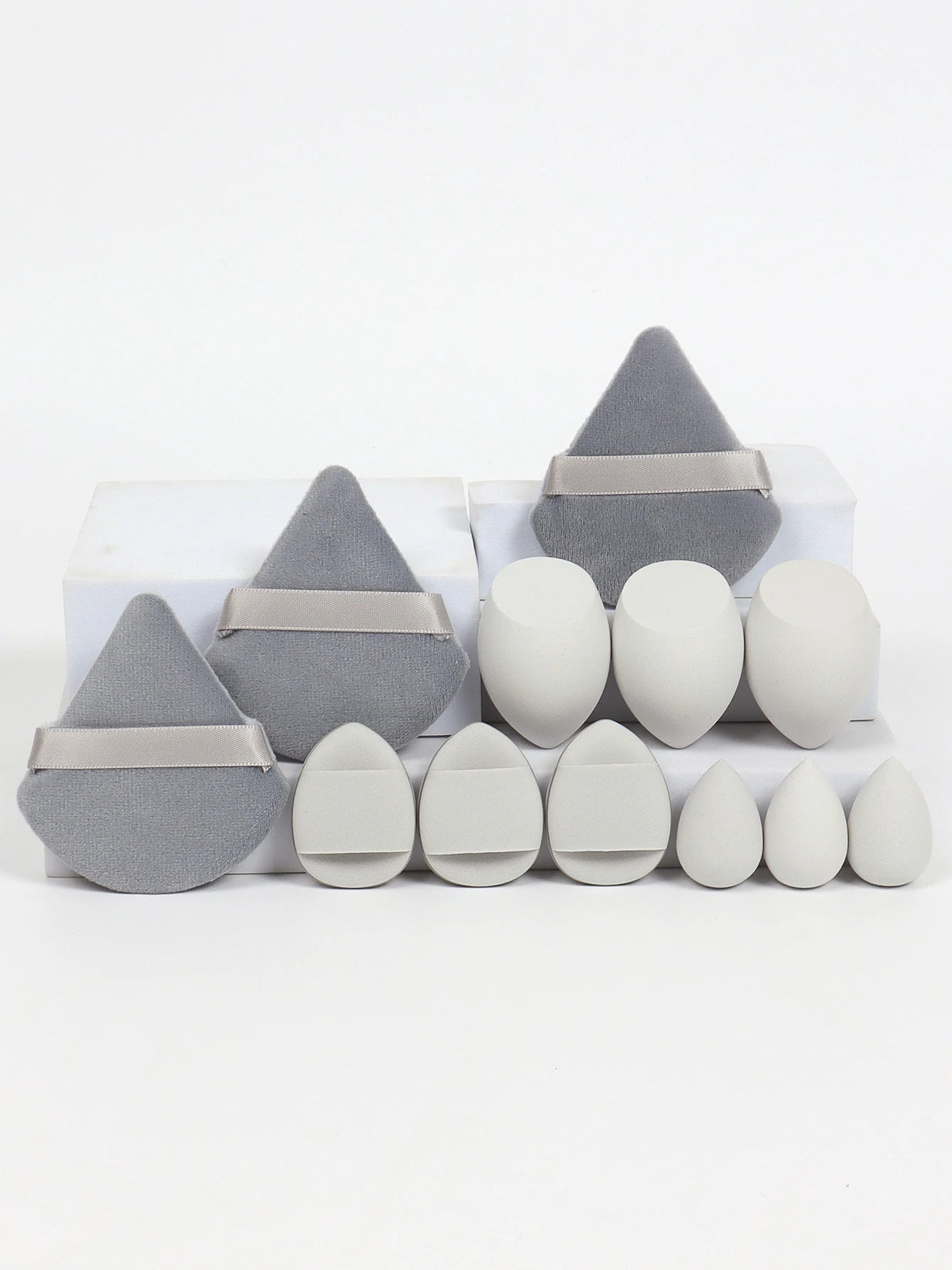Set de 12 Esponjas de Maquillaje Multiusos (Incluye Borlas para Polvo y Miniesponjas de Precisión)